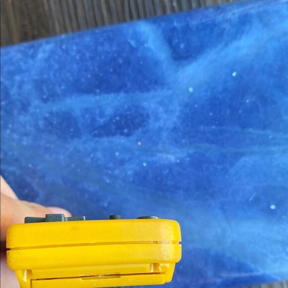 Donkey Kong Nintendo Yellow Handheld Game Console Keychain - Picture 6 of 7